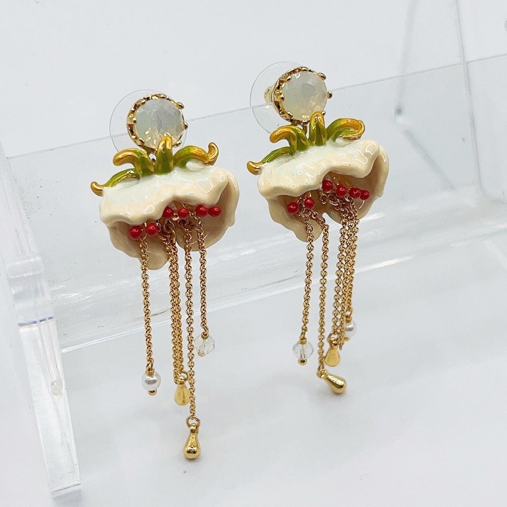 Les Nereides flower earrings